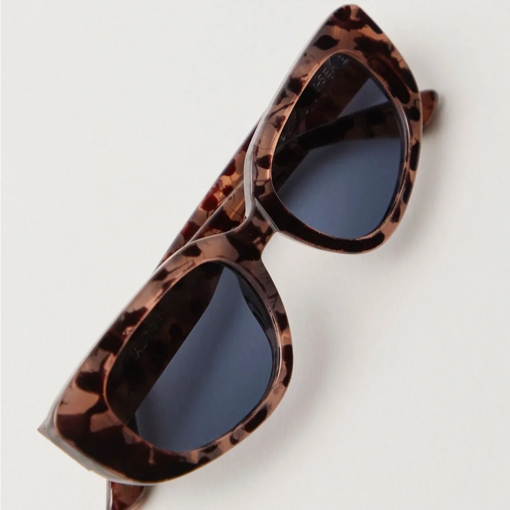 Free People Tortoise Print Print Cat Eye Sunglasses